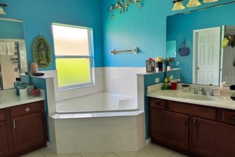 Villa ou maison à vendre à Kissimmee, Floride: 5 chambres, 339.19 m2 № 2143844 - photo 11