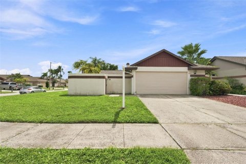 House in Tampa, Florida 3 bedrooms, 133.04 sq.m. № 2318432