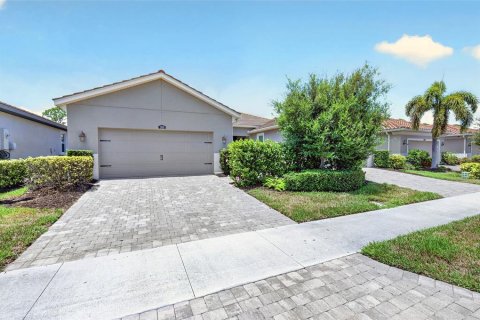 House in Venice, Florida 2 bedrooms, 156.73 sq.m. № 2151847