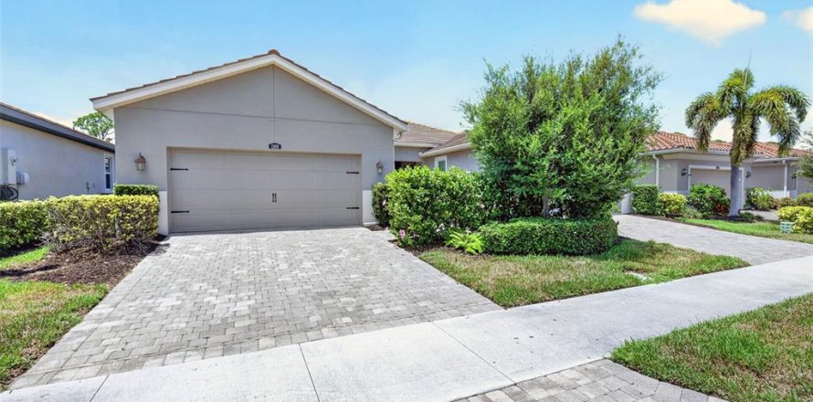 House in Venice, Florida 2 bedrooms, 156.73 sq.m. № 2151847