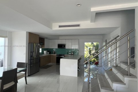 House in Key Largo, Florida 3 bedrooms, 159.42 sq.m. № 2080658 - photo 14