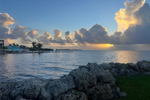 House in Key Largo, Florida 3 bedrooms, 159.42 sq.m. № 2080658 - photo 21