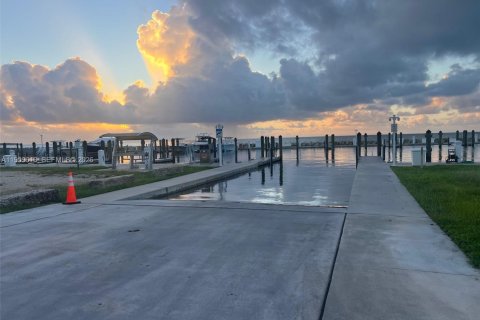 House in Key Largo, Florida 3 bedrooms, 159.42 sq.m. № 2080658 - photo 20