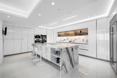 Condo in Sunny Isles Beach, Florida, 3 bedrooms  № 1784171 - photo 2