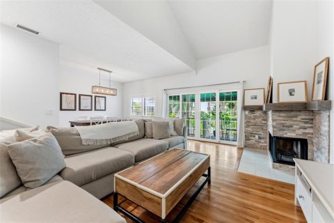 Adosado en venta en Tampa, Florida, 3 dormitorios, 145.3 m2 № 2223226 - foto 2