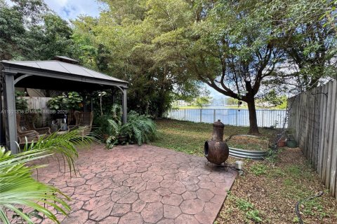 Casa en venta en Homestead, Florida, 3 dormitorios, 135.27 m2 № 1975739 - foto 11