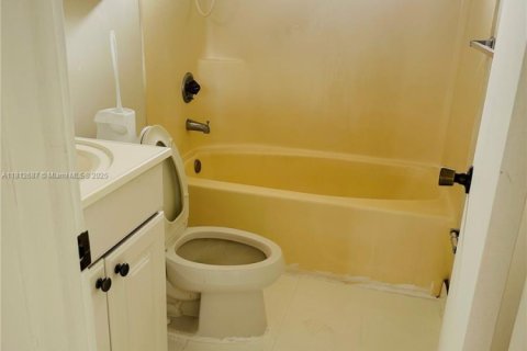 Villa ou maison à louer à Dania Beach, Floride: 2 chambres, 218.6 m2 № 1780117 - photo 8