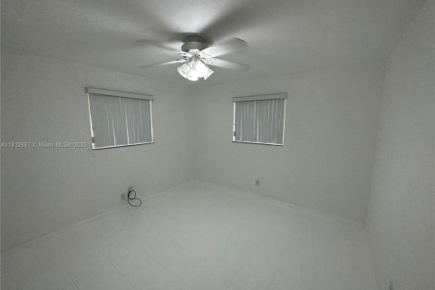 Villa ou maison à louer à Dania Beach, Floride: 2 chambres, 218.6 m2 № 1780117 - photo 14