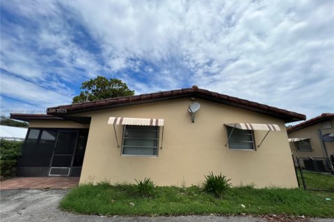 Villa ou maison à louer à Dania Beach, Floride: 2 chambres, 218.6 m2 № 1780117 - photo 13