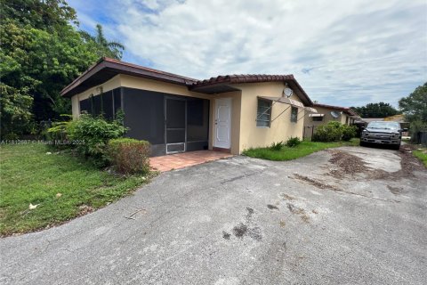 Villa ou maison à louer à Dania Beach, Floride: 2 chambres, 218.6 m2 № 1780117 - photo 12