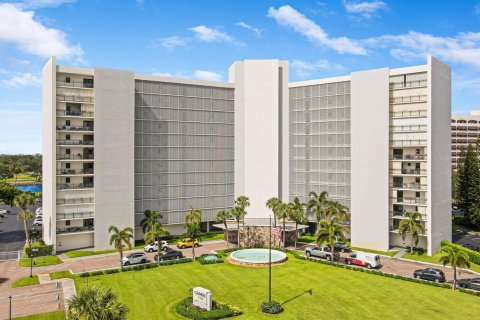Condo in North Palm Beach, Florida, 2 bedrooms № 2251324