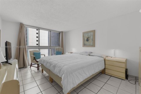 Condo in Miami Beach, Florida, 1 bedroom  № 2009578 - photo 13