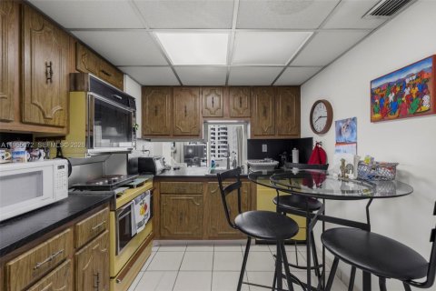 Condo in Miami Beach, Florida, 1 bedroom  № 2009578 - photo 5