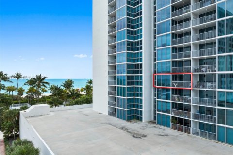 Condo in Miami Beach, Florida, 1 bedroom  № 2009578 - photo 18