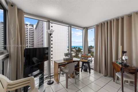 Condo in Miami Beach, Florida, 1 bedroom  № 2009578 - photo 6