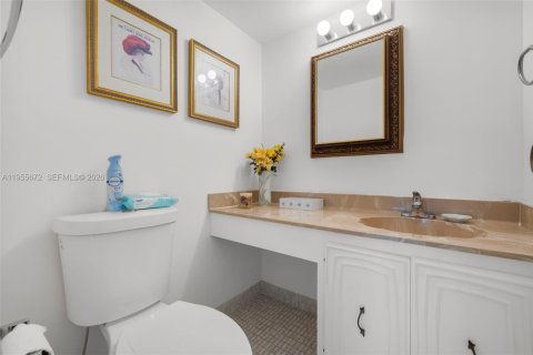 Condo in Miami Beach, Florida, 1 bedroom  № 2009578 - photo 14