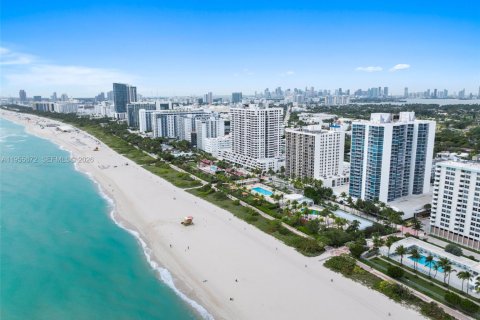 Condo in Miami Beach, Florida, 1 bedroom  № 2009578 - photo 16