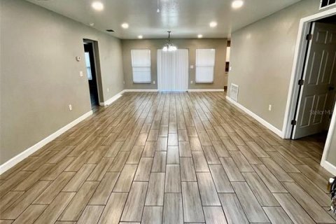Casa en alquiler en Winter Haven, Florida, 3 dormitorios, 136.75 m2 № 2112416 - foto 2