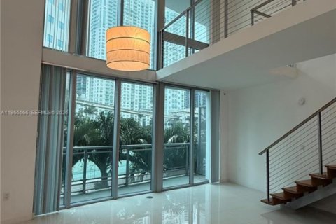 Condo in Miami, Florida, 2 bedrooms  № 2153483 - photo 7