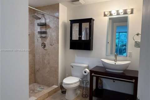 Condo in Miami, Florida, 2 bedrooms  № 2153483 - photo 3