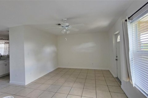 Apartamento en alquiler en Englewood, Florida, 2 dormitorios, 88.26 m2 № 1917499 - foto 3