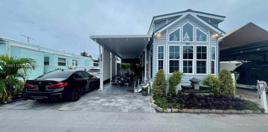 House in Key Largo, Florida 2 bedrooms № 1889058