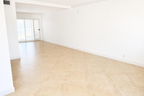 Condo in Lighthouse Point, Florida, 2 bedrooms № 2245353 - photo 8