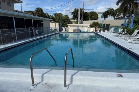 Condo in Lighthouse Point, Florida, 2 bedrooms № 2245353 - photo 21