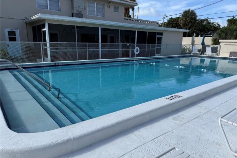 Condo in Lighthouse Point, Florida, 2 bedrooms № 2245353 - photo 20