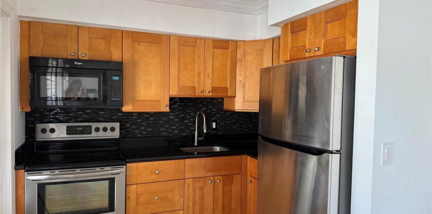 Condo in Lighthouse Point, Florida, 2 bedrooms № 2245353