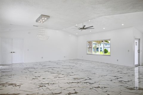 Casa en venta en Port St. Lucie, Florida, 3 dormitorios, 159.23 m2 № 2249278 - foto 3