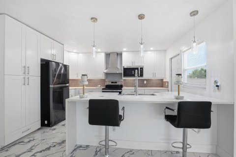 Casa en venta en Port St. Lucie, Florida, 3 dormitorios, 159.23 m2 № 2249278 - foto 6