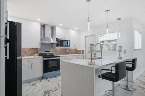 Casa en venta en Port St. Lucie, Florida, 3 dormitorios, 159.23 m2 № 2249278 - foto 5