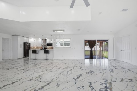 Casa en venta en Port St. Lucie, Florida, 3 dormitorios, 159.23 m2 № 2249278 - foto 4