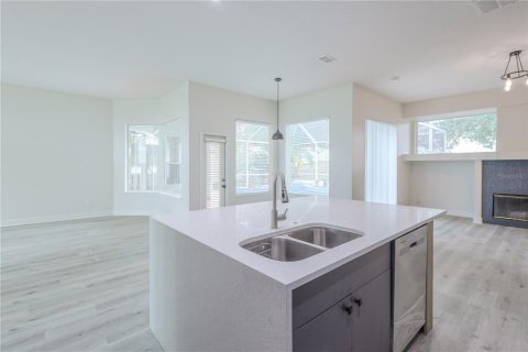 House in Orlando, Florida 4 bedrooms, 222.5 sq.m. № 1677526 - photo 13