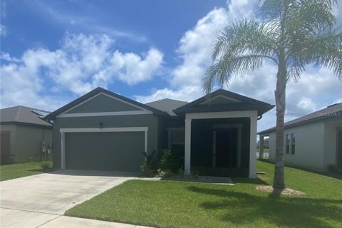 Villa ou maison à louer à New Smyrna Beach, Floride: 3 chambres, 181.9 m2 № 1886072 - photo 2