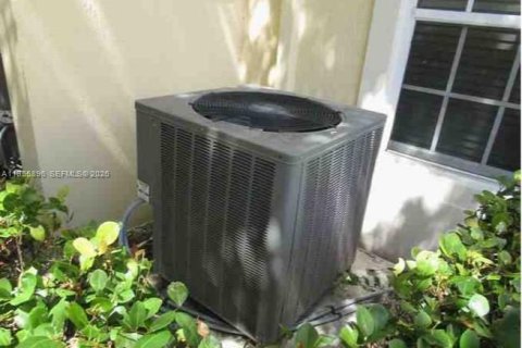 Villa ou maison à vendre à Oakland Park, Floride: 3 chambres, 140.65 m2 № 2024386 - photo 20