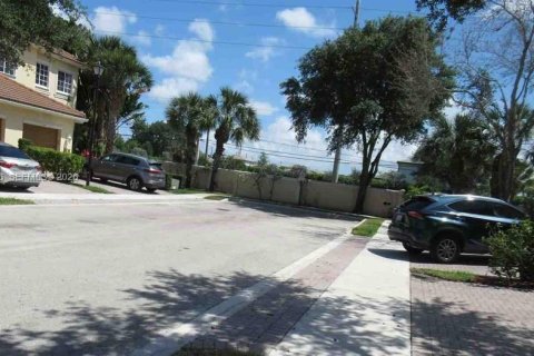 Villa ou maison à vendre à Oakland Park, Floride: 3 chambres, 140.65 m2 № 2024386 - photo 2