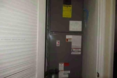 Villa ou maison à vendre à Oakland Park, Floride: 3 chambres, 140.65 m2 № 2024386 - photo 23