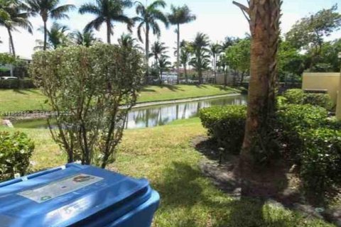 Villa ou maison à vendre à Oakland Park, Floride: 3 chambres, 140.65 m2 № 2024386 - photo 28