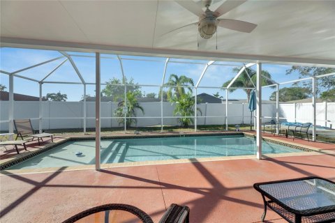 House in Apollo Beach, Florida 3 bedrooms, 103.86 sq.m. № 2150513 - photo 2