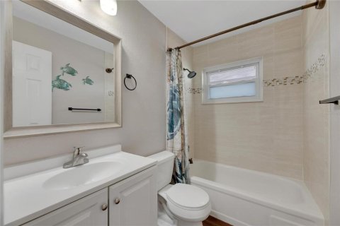 House in Apollo Beach, Florida 3 bedrooms, 103.86 sq.m. № 2150513 - photo 21