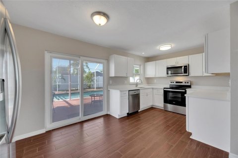 House in Apollo Beach, Florida 3 bedrooms, 103.86 sq.m. № 2150513 - photo 13