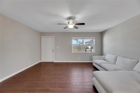 House in Apollo Beach, Florida 3 bedrooms, 103.86 sq.m. № 2150513 - photo 12