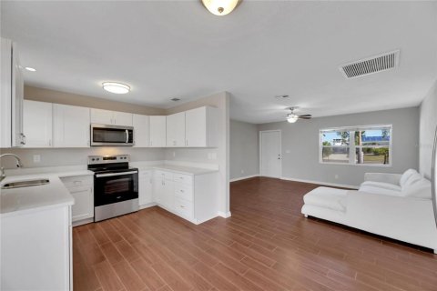 House in Apollo Beach, Florida 3 bedrooms, 103.86 sq.m. № 2150513 - photo 15