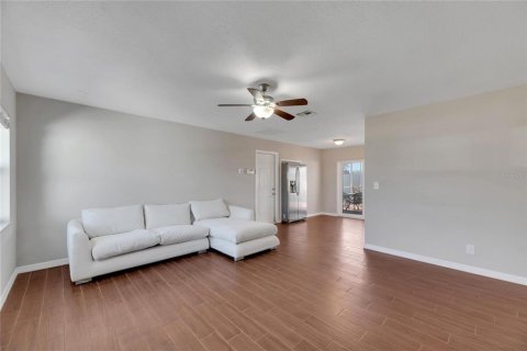 House in Apollo Beach, Florida 3 bedrooms, 103.86 sq.m. № 2150513 - photo 8