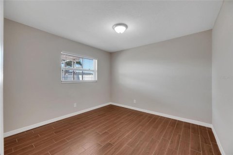 House in Apollo Beach, Florida 3 bedrooms, 103.86 sq.m. № 2150513 - photo 23