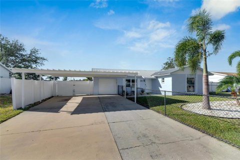 House in Apollo Beach, Florida 3 bedrooms, 103.86 sq.m. № 2150513 - photo 5