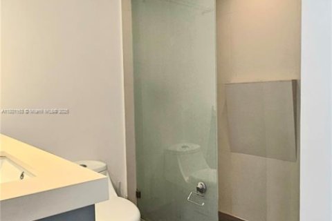 Condo in Miami Beach, Florida, 1 bedroom  № 1683387 - photo 11