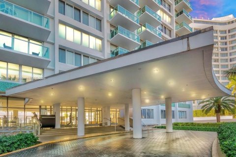 Condo in Miami Beach, Florida, 1 bedroom  № 1683387 - photo 13